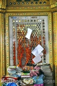 Threads & scriptures at the Dargah