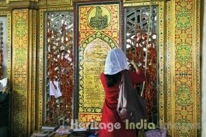 Threads & scriptures at the Dargah