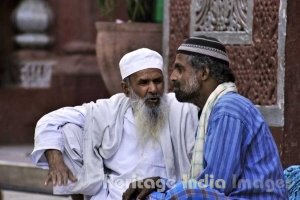 Devotees at the Dargah