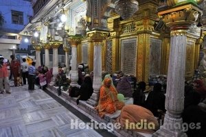 Women Performing Namaz at Hazrat Nizamuddin Dargah