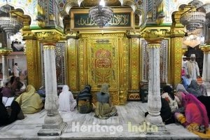 Women Reading Quran in Dargah