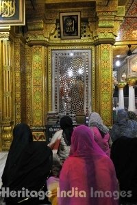 Women Reading Quran in Dargah