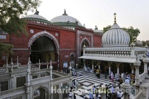 Hazrat Nizamuddin Auliya Dargah