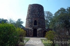 Chor Minar 