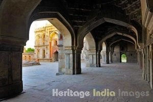 Bada Gumbad