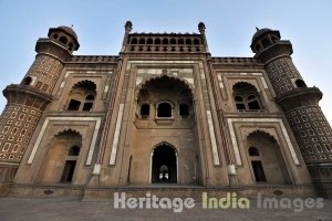 Safadrajung Tomb from inside or outside