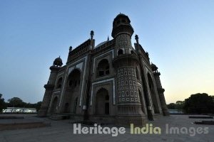 Safadrajung Tomb from inside or outside