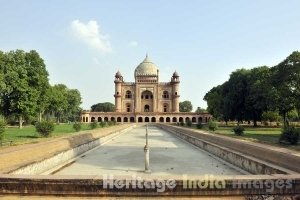 Safadrajung Tomb from inside or outside