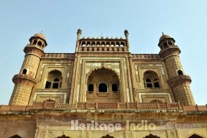 Safadrajung Tomb from inside or outside