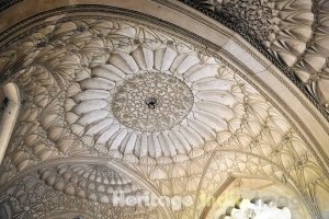 Safadrajung Tomb from inside or outside