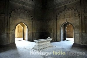 Safadrajung Tomb from inside or outside