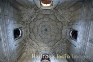 Safadrajung Tomb from inside or outside