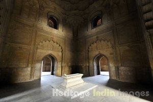 Safadrajung Tomb from inside or outside