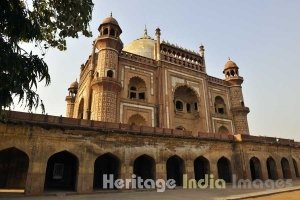 Safadrajung Tomb from inside or outside