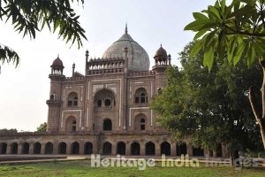 Safadrajung Tomb from inside or outside