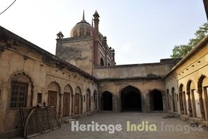 Safadrajung Tomb from inside or outside
