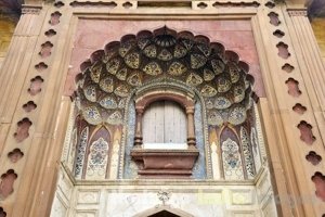 Safadrajung Tomb from inside or outside