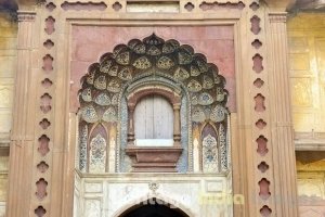 Safadrajung Tomb from inside or outside