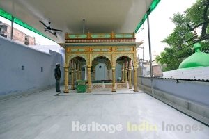 Hazrat Khwaja Bakhtiyar Qaqi Dargah