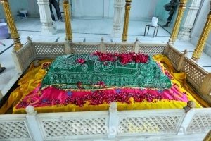 Hazrat Khwaja Bakhtiyar Qaqi Dargah