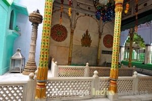 Hazrat Khwaja Bakhtiyar Qaqi Dargah