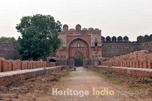 Shershah Darwaza opposite Purana Qila