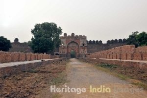 Shershah Darwaza opposite Purana Qila