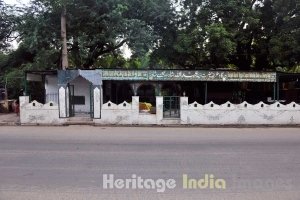 Mazar Opposite Chakkarwali Masjid 