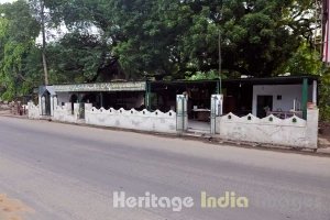 Mazar Opposite Chakkarwali Masjid 