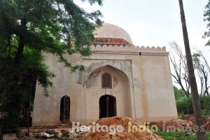 Mazar Opposite Chakkarwali Masjid 