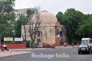 Mazar Opposite Chakkarwali Masjid 